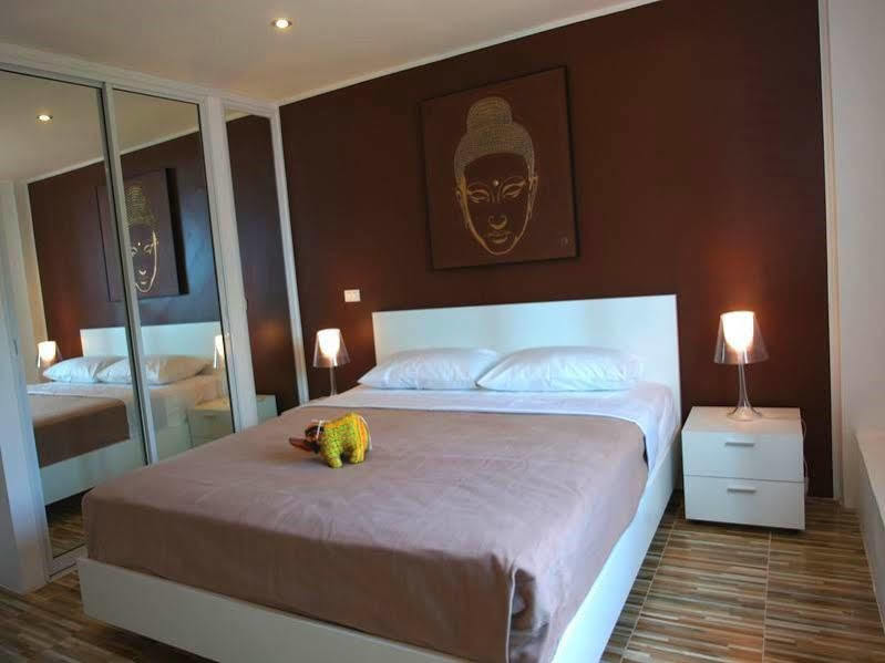 Lotus Art Guesthouse Pattaya Exterior photo